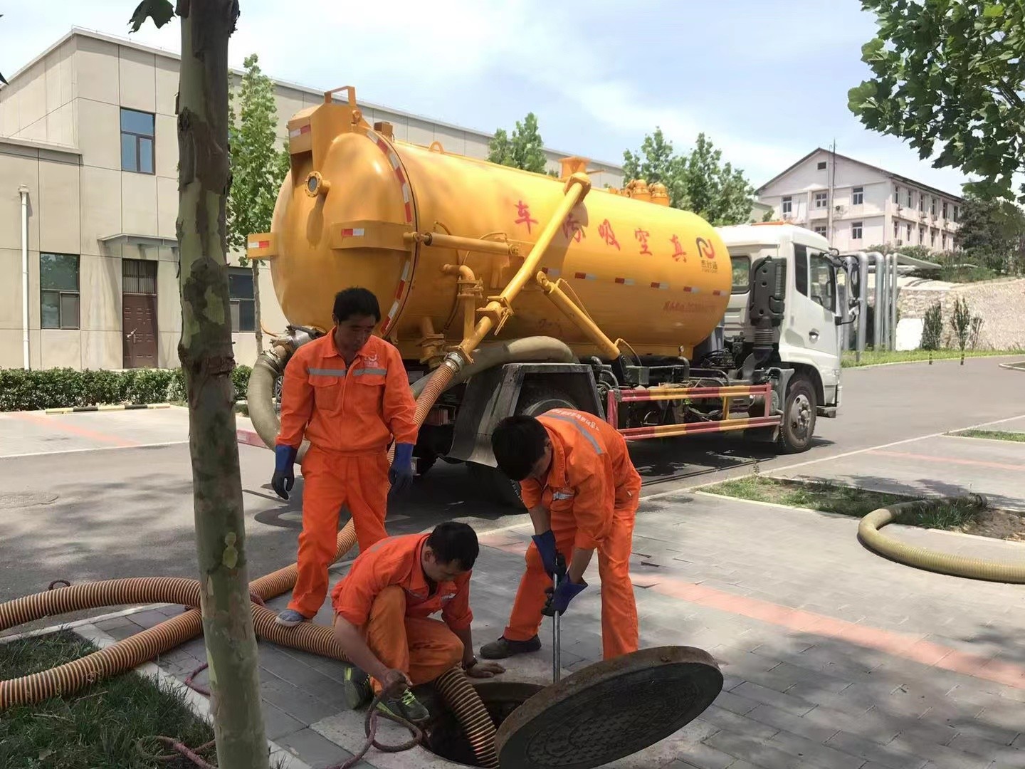 贵阳化粪池清理与5-8吨吸粪车施工效率分析